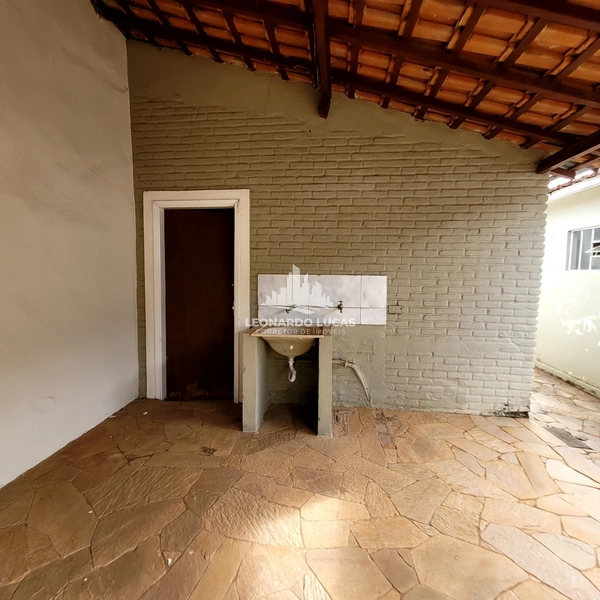CASA COM 04 DORMITÓRIOS SENDO UMA SUÍTE À VENDA NO CENTRO DE GARÇA/SP.: 15ª foto da galeria de imagens do imóvel