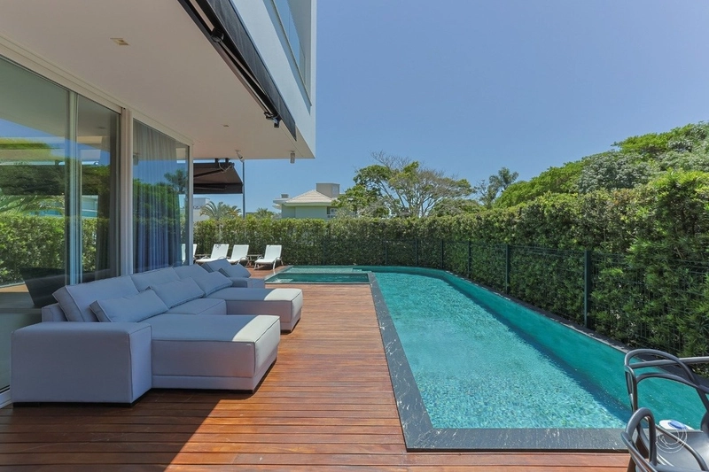 Casa alto padrão com 6 suítes em Jurerê Internacional: 1ª foto da galeria de imagens do imóvel
