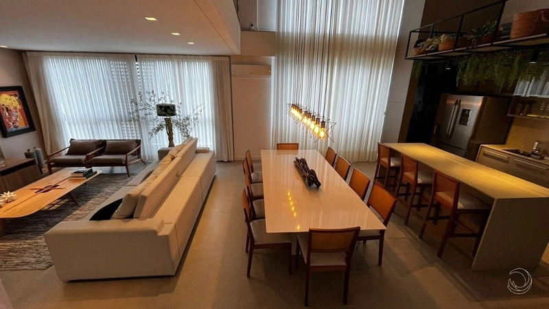 Duplex a venda em Jurerê Internacional com 4 suítes: 10ª foto da galeria de imagens do imóvel