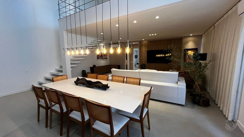Duplex a venda em Jurerê Internacional com 4 suítes: 5ª foto da galeria de imagens do imóvel