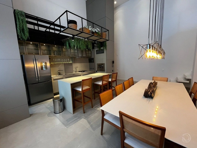 Duplex a venda em Jurerê Internacional com 4 suítes: 7ª foto da galeria de imagens do imóvel