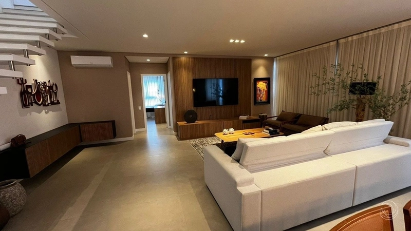 Duplex a venda em Jurerê Internacional com 4 suítes: 9ª foto da galeria de imagens do imóvel