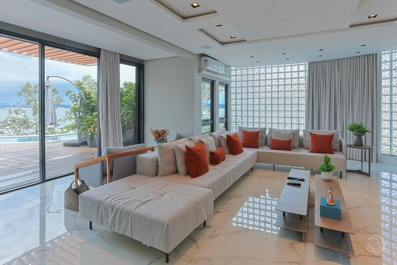 Casa alto padrão com 5 suítes em Cacupé: 2ª foto da galeria de imagens do imóvel