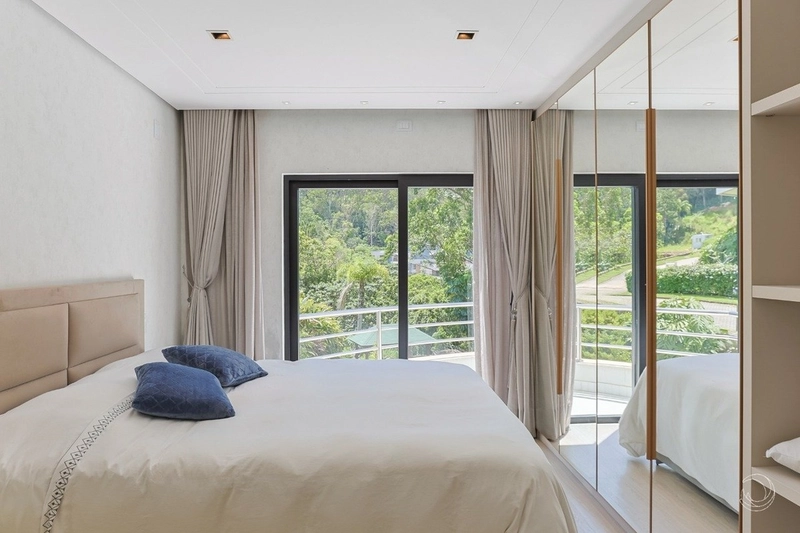 Casa alto padrão com 5 suítes em Cacupé: 18ª foto da galeria de imagens do imóvel
