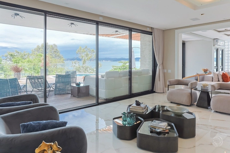 Casa alto padrão com 5 suítes em Cacupé: 4ª foto da galeria de imagens do imóvel