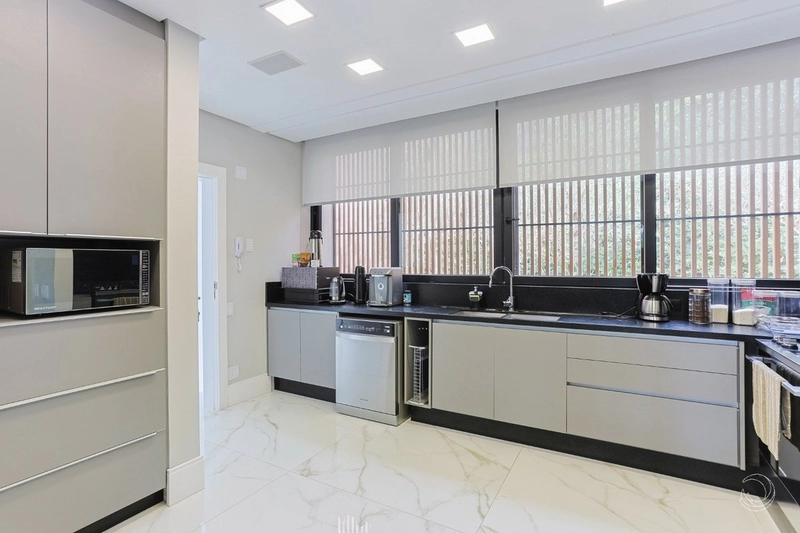 Casa alto padrão com 5 suítes em Cacupé: 10ª foto da galeria de imagens do imóvel