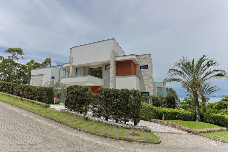 Casa alto padrão com 5 suítes em Cacupé: 29ª foto da galeria de imagens do imóvel