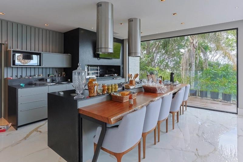 Casa alto padrão com 5 suítes em Cacupé: 9ª foto da galeria de imagens do imóvel
