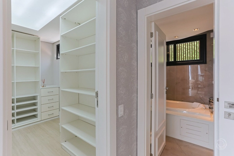 Casa alto padrão com 5 suítes em Cacupé: 13ª foto da galeria de imagens do imóvel