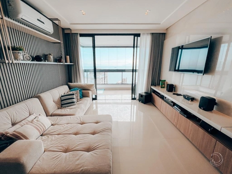 Apartamento alto padrão com 3 dormitórios na Agronômica: 2ª foto da galeria de imagens do imóvel
