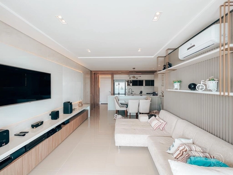 Apartamento alto padrão com 3 dormitórios na Agronômica: 1ª foto da galeria de imagens do imóvel