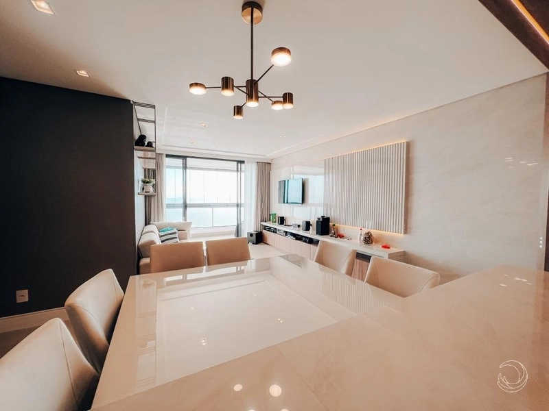 Apartamento alto padrão com 3 dormitórios na Agronômica: 4ª foto da galeria de imagens do imóvel