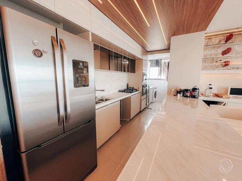 Apartamento alto padrão com 3 dormitórios na Agronômica: 3ª foto da galeria de imagens do imóvel