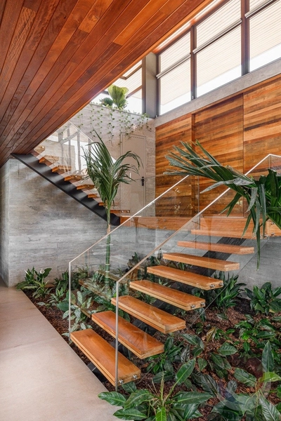 Casa de alto padrão com 4 suítes em Cacupé: 12ª foto da galeria de imagens do imóvel