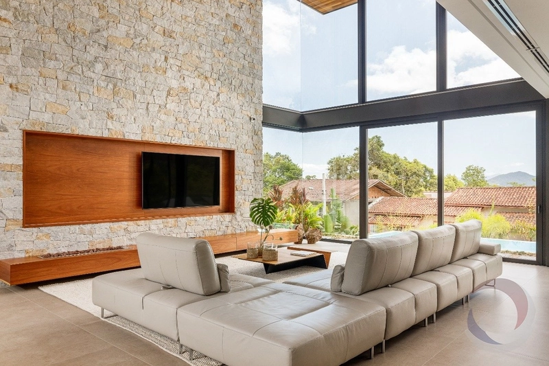 Casa de alto padrão com 4 suítes em Cacupé: 1ª foto da galeria de imagens do imóvel