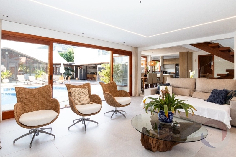 Casa de alto padrão com 4 suítes à venda no Rio Tavares: 3ª foto da galeria de imagens do imóvel