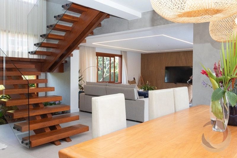 Casa de alto padrão com 4 suítes à venda no Rio Tavares: 1ª foto da galeria de imagens do imóvel