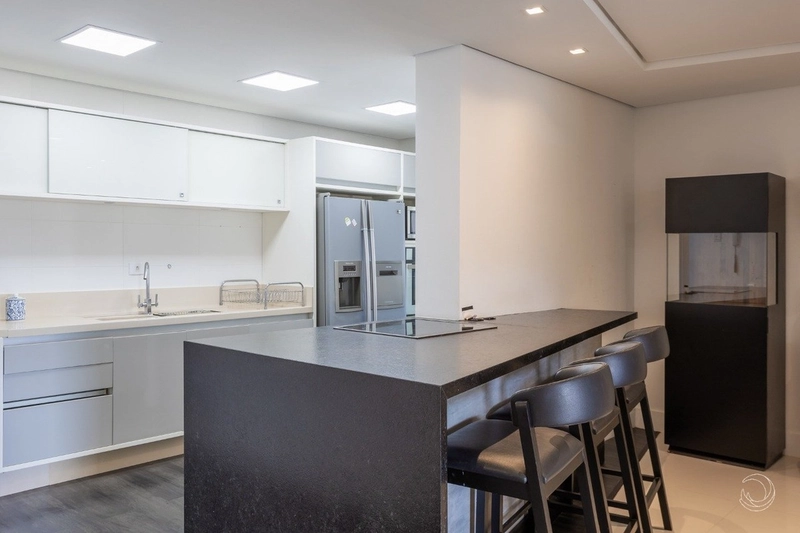 Apartamento na Agronômica com 2 suítes e 2 vagas de garagem: 6ª foto da galeria de imagens do imóvel