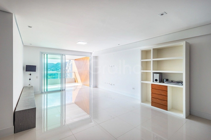 Apartamento com 2 suítes na Agronômica: 3ª foto da galeria de imagens do imóvel