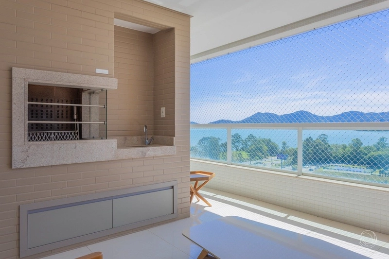 Apartamento na Agronômica com 2 suítes e 2 vagas de garagem: 2ª foto da galeria de imagens do imóvel