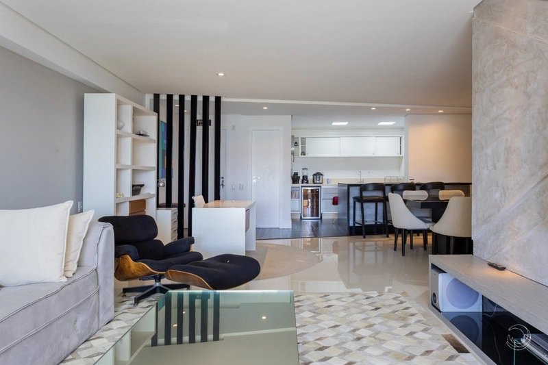 Apartamento na Agronômica com 2 suítes e 2 vagas de garagem: 3ª foto da galeria de imagens do imóvel