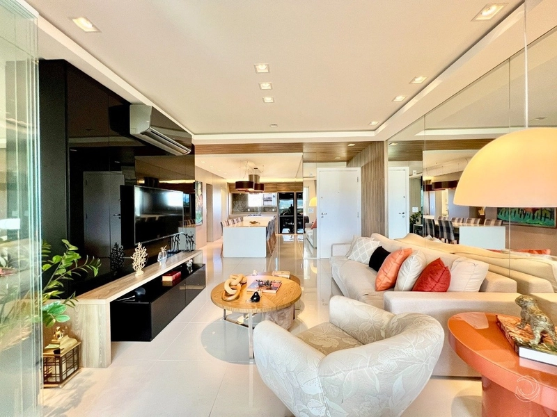 Apartamento com 3 dormitórios á venda na Agronômica: 1ª foto da galeria de imagens do imóvel