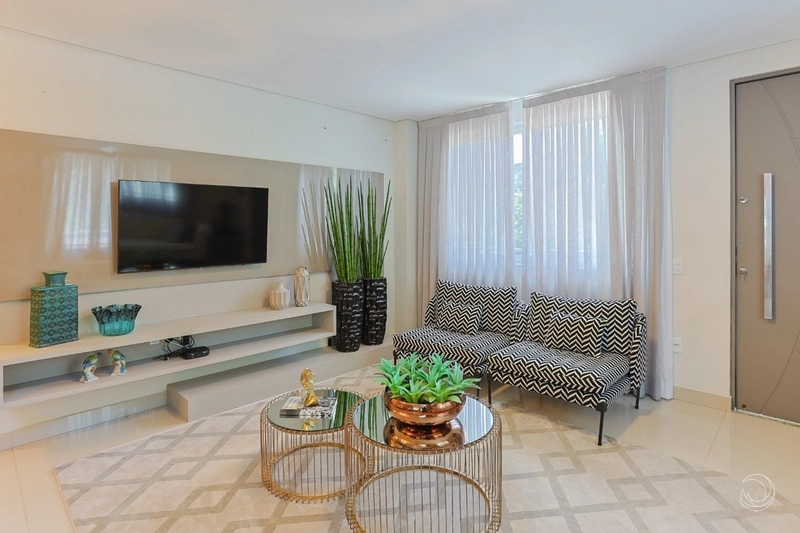Casa alto padrão com 3 suítes á venda no Córrego Grande: 3ª foto da galeria de imagens do imóvel