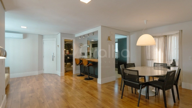 Apartamento á venda com 3 suítes no Centro de Florianópolis: 1ª foto da galeria de imagens do imóvel