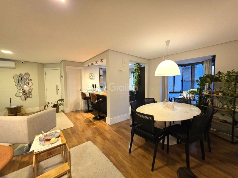 Apartamento á venda com 3 suítes no Centro de Florianópolis: 1ª foto da galeria de imagens do imóvel