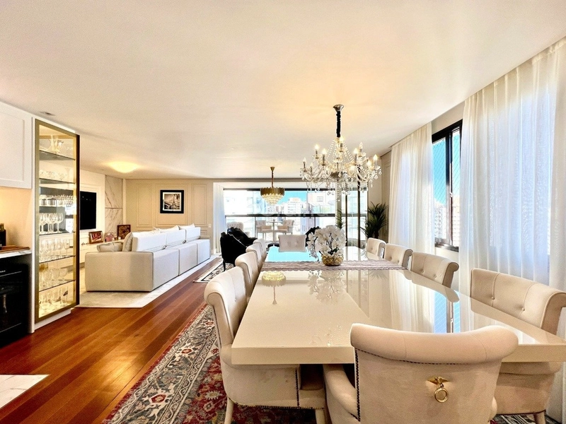 Apartamento alto padrão com 4 dormitórios no Centro de Florianópolis: 4ª foto da galeria de imagens do imóvel