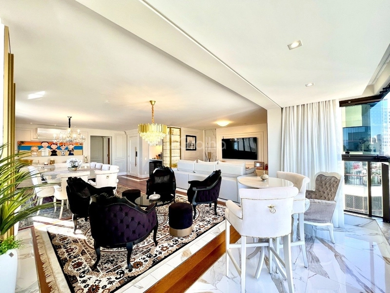Apartamento alto padrão com 4 dormitórios no Centro de Florianópolis: 14ª foto da galeria de imagens do imóvel