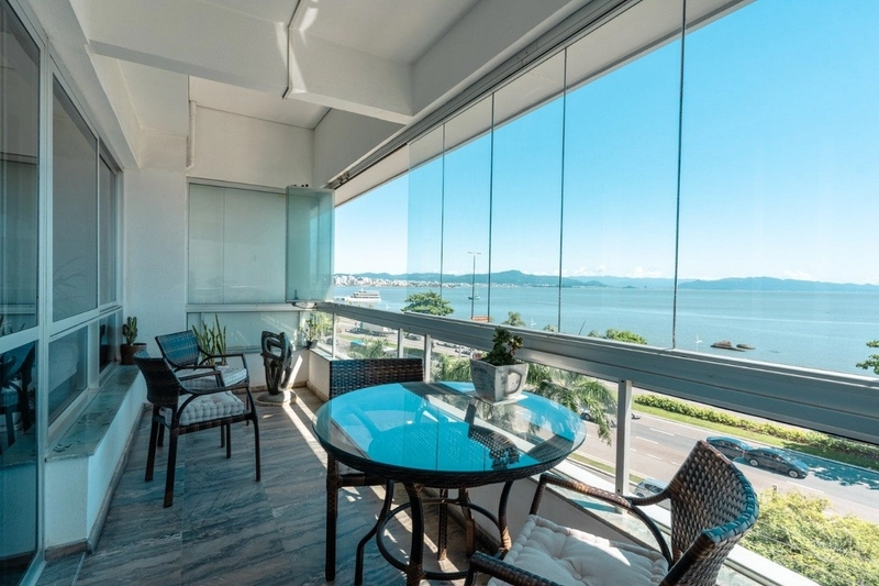Apartamento com 4 dormitórios na Beira Mar Norte, Florianópolis: 1ª foto da galeria de imagens do imóvel