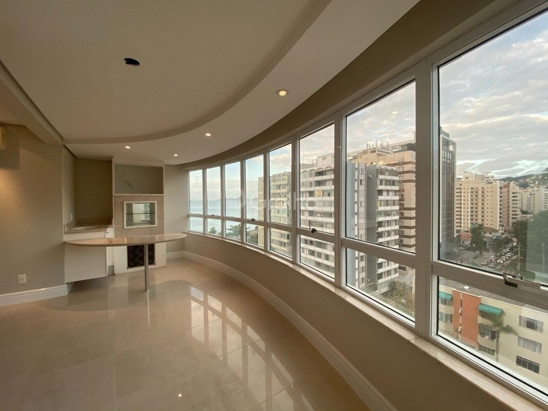 Apartamento com 3 suítes no Centro de Florianópolis: 1ª foto da galeria de imagens do imóvel