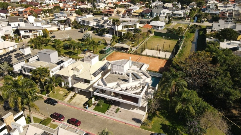 Casa alto padrão com 3 suítes em Santa Mônica em Florianópolis: 50ª foto da galeria de imagens do imóvel