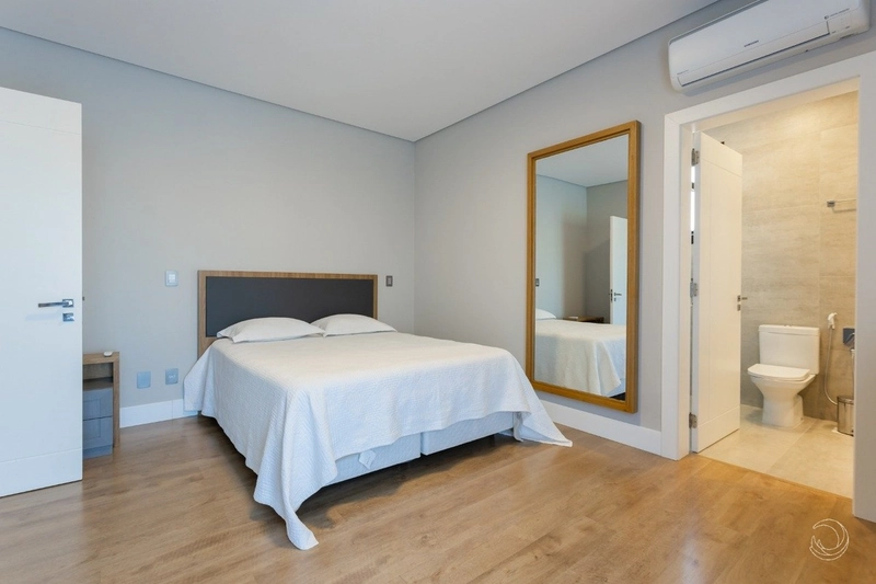 Casa com 5 dormitórios em Jurerê, Florianópolis.: 18ª foto da galeria de imagens do imóvel