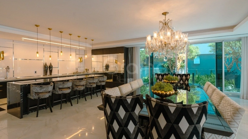 Apartamento com 3 suítes em Jurerê Internacional