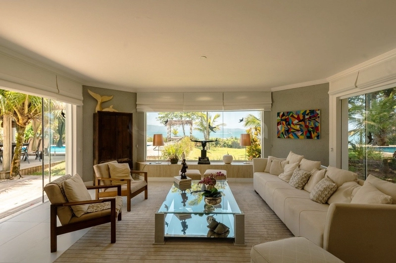 Casa de Alto Padrão com 4 suítes em Jurerê: 5ª foto da galeria de imagens do imóvel