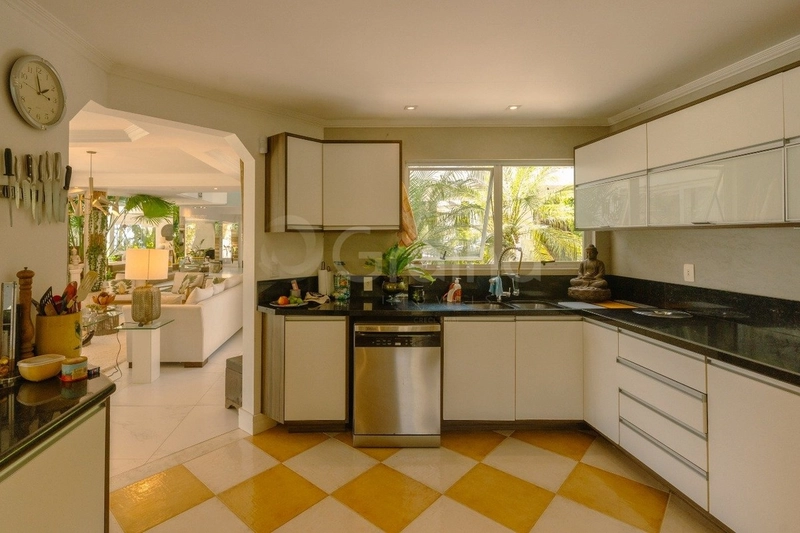 Casa de Alto Padrão com 4 suítes em Jurerê: 15ª foto da galeria de imagens do imóvel