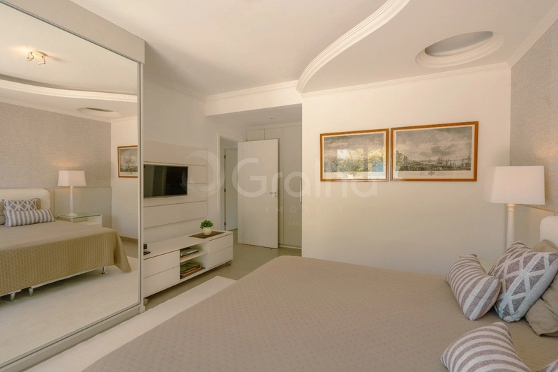 Casa de Alto Padrão com 4 suítes em Jurerê: 27ª foto da galeria de imagens do imóvel