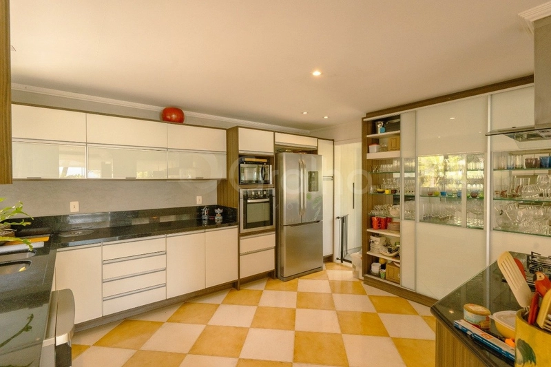 Casa de Alto Padrão com 4 suítes em Jurerê: 14ª foto da galeria de imagens do imóvel