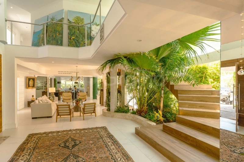 Casa de Alto Padrão com 4 suítes em Jurerê: 10ª foto da galeria de imagens do imóvel