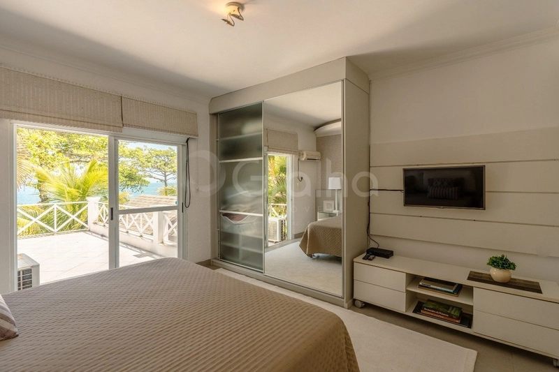 Casa de Alto Padrão com 4 suítes em Jurerê: 28ª foto da galeria de imagens do imóvel