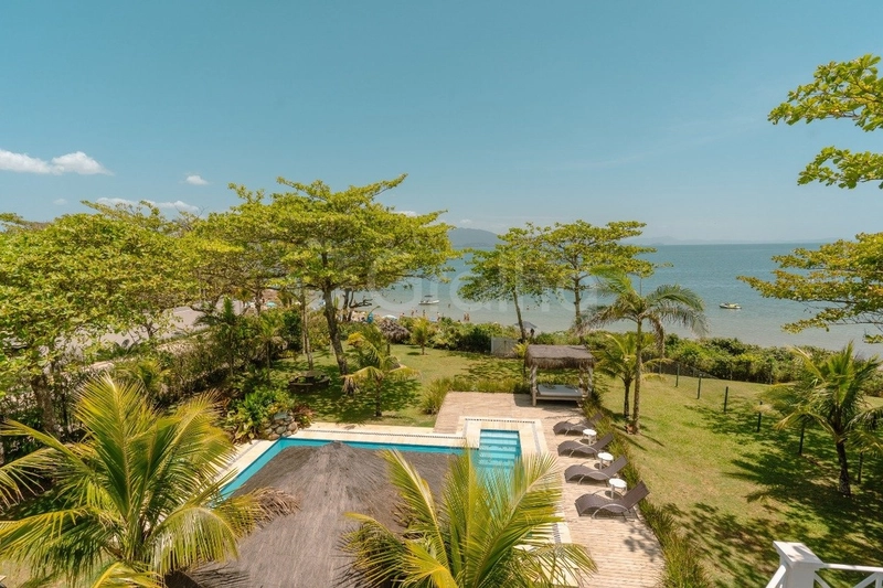 Casa de Alto Padrão com 4 suítes em Jurerê: 36ª foto da galeria de imagens do imóvel