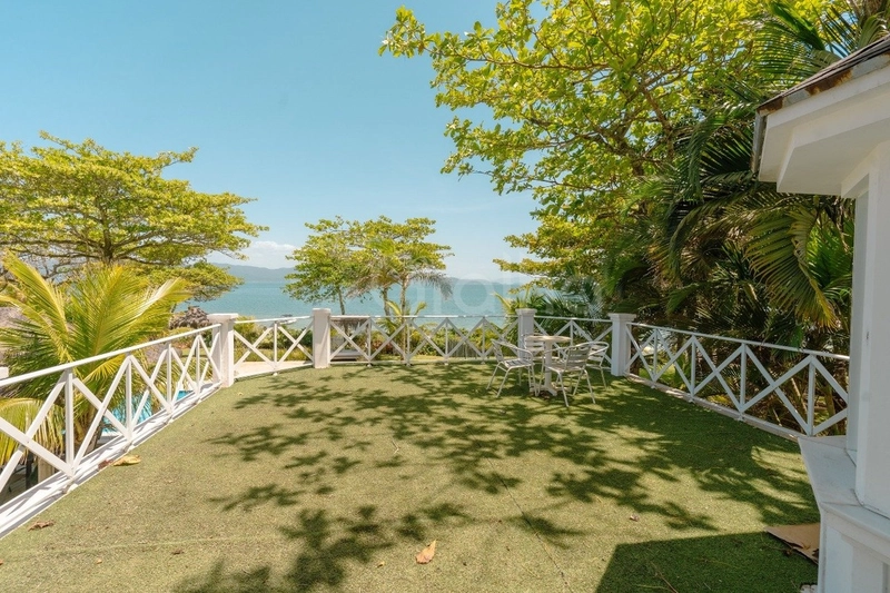 Casa de Alto Padrão com 4 suítes em Jurerê: 33ª foto da galeria de imagens do imóvel