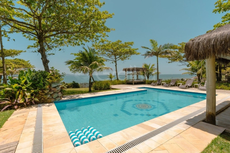 Casa de Alto Padrão com 4 suítes em Jurerê: 16ª foto da galeria de imagens do imóvel