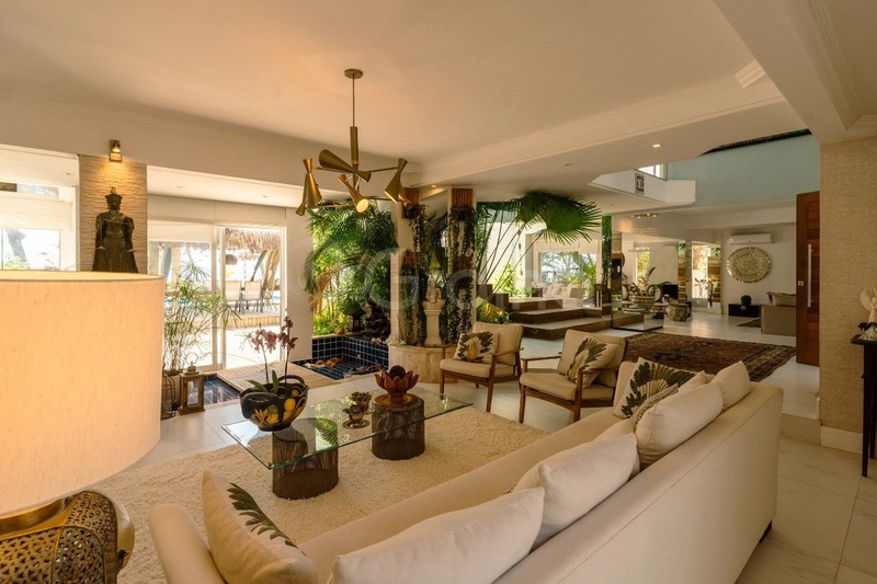 Casa de Alto Padrão com 4 suítes em Jurerê: 2ª foto da galeria de imagens do imóvel