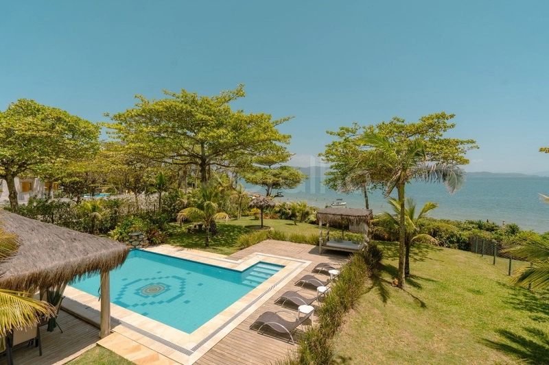 Casa de Alto Padrão com 4 suítes em Jurerê: 37ª foto da galeria de imagens do imóvel