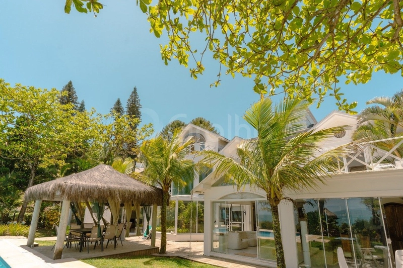 Casa de Alto Padrão com 4 suítes em Jurerê: 38ª foto da galeria de imagens do imóvel