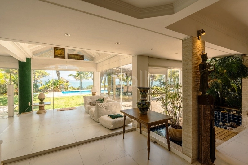 Casa de Alto Padrão com 4 suítes em Jurerê: 13ª foto da galeria de imagens do imóvel