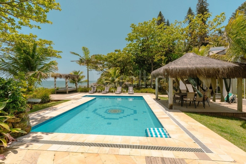 Casa de Alto Padrão com 4 suítes em Jurerê: 17ª foto da galeria de imagens do imóvel